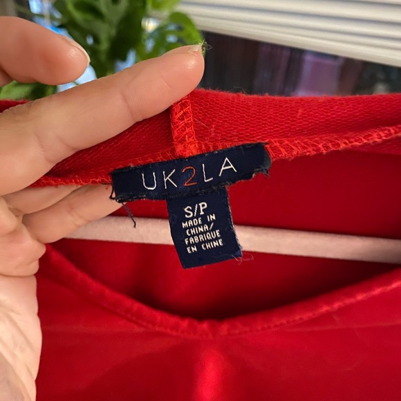 Hooded Red Long Sleeve stop - Picture 2 of 3